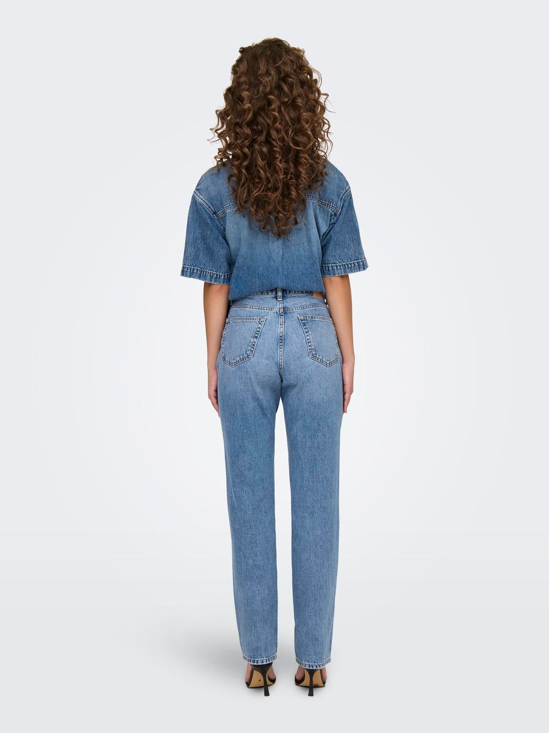 ONLBRENDA Niedrige Taille Gerade geschnitten Jeans Light Medium Blue Denim