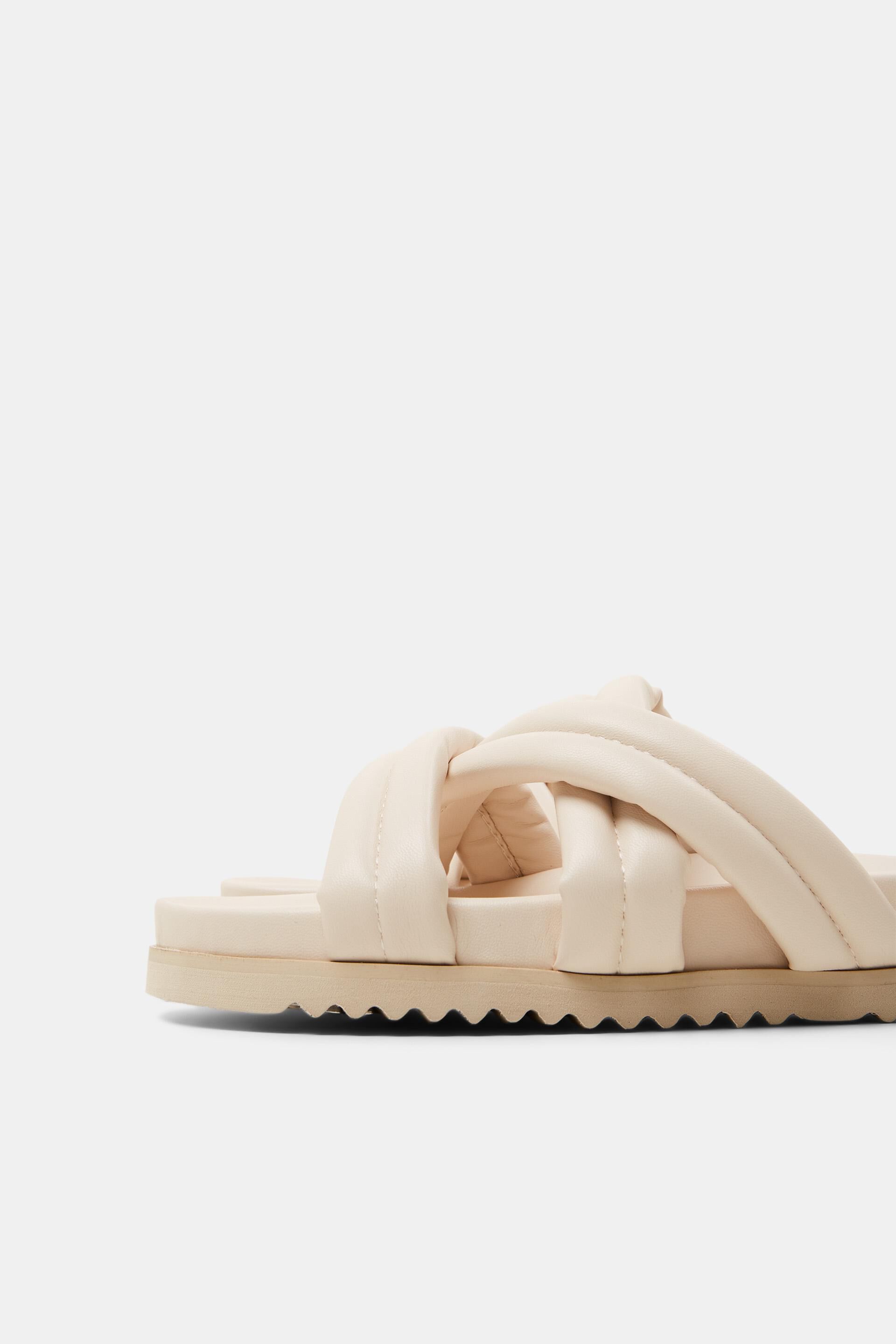 Sandales à enfiler en cuir vegan à brides croisées