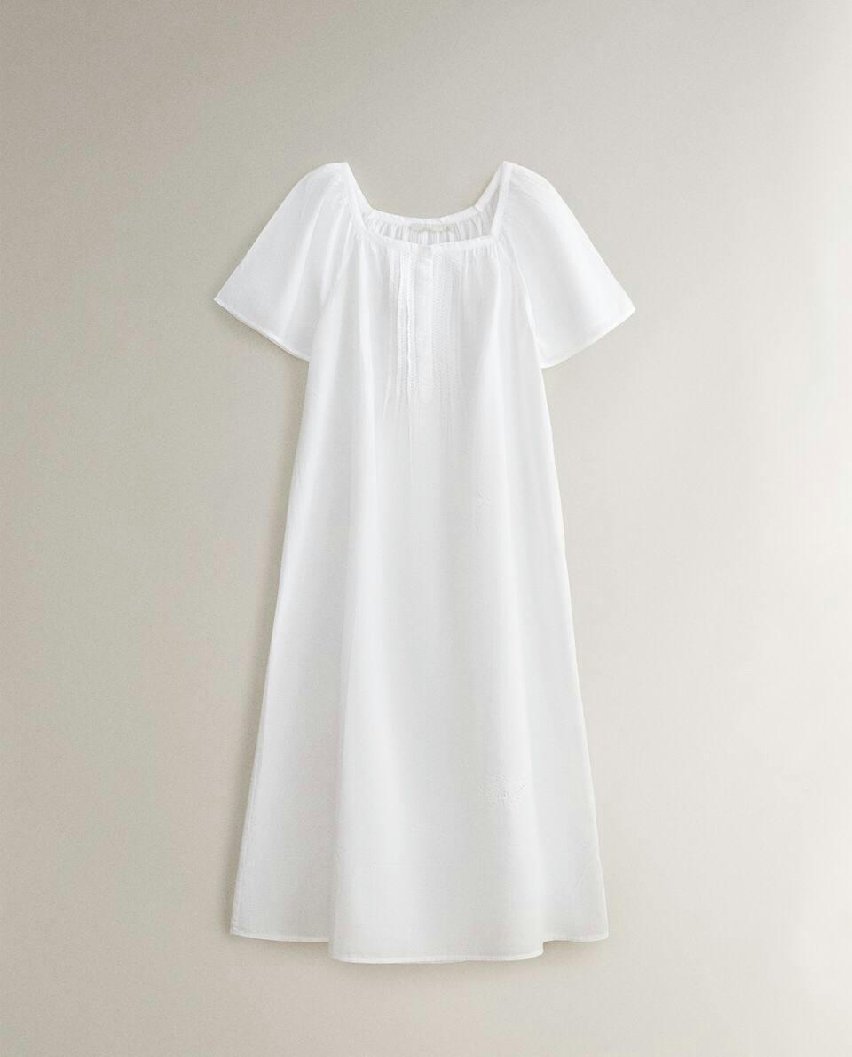 Camisola com borboletas bordadas