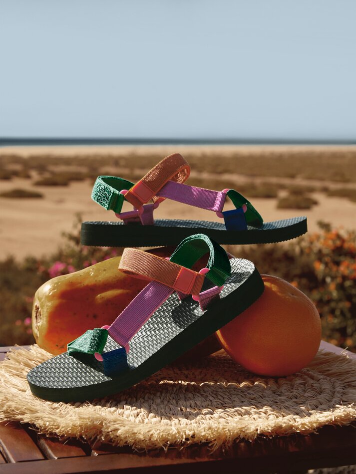 Sandália esportiva com glitter - Combinada