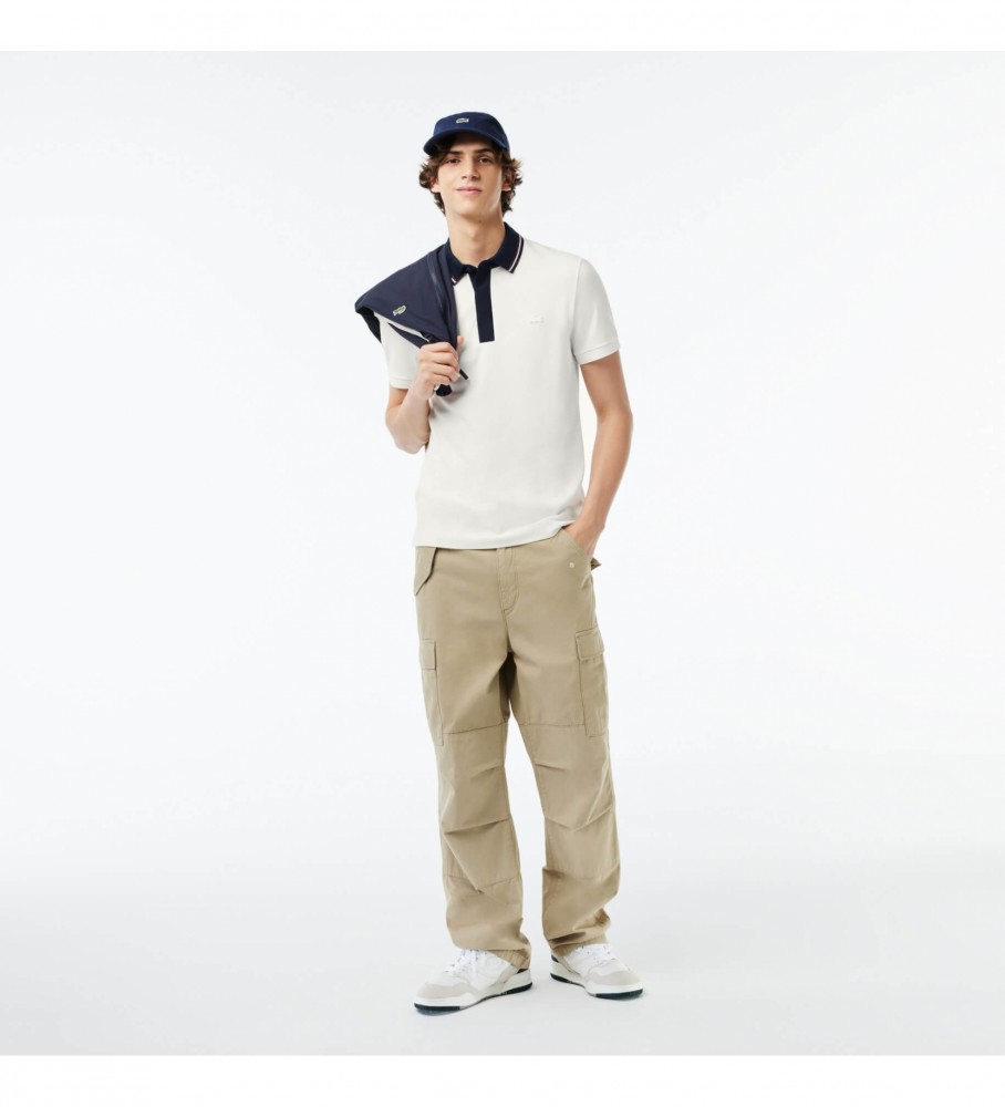 Camisa polo Lacoste Smart Paris de corte regular com gola contrastante off-white.