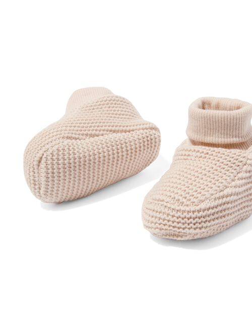 chaussons nouveau-né en maille beige