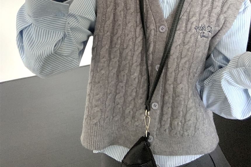 Closette - V-hals kabelgebreid vest / gestreept shirt met lange mouwen