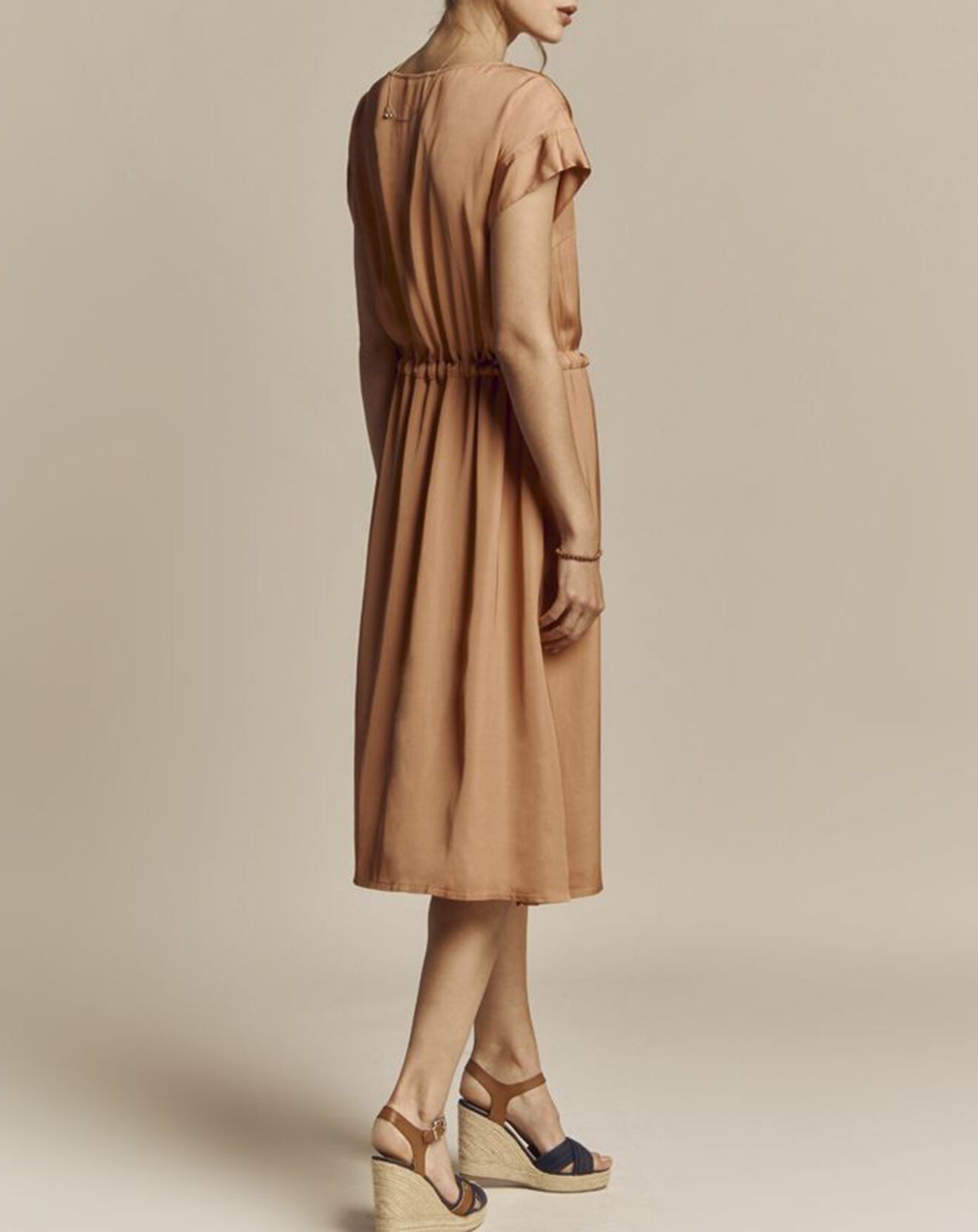Devernois Robe Rivelyn ample et fluide taupe