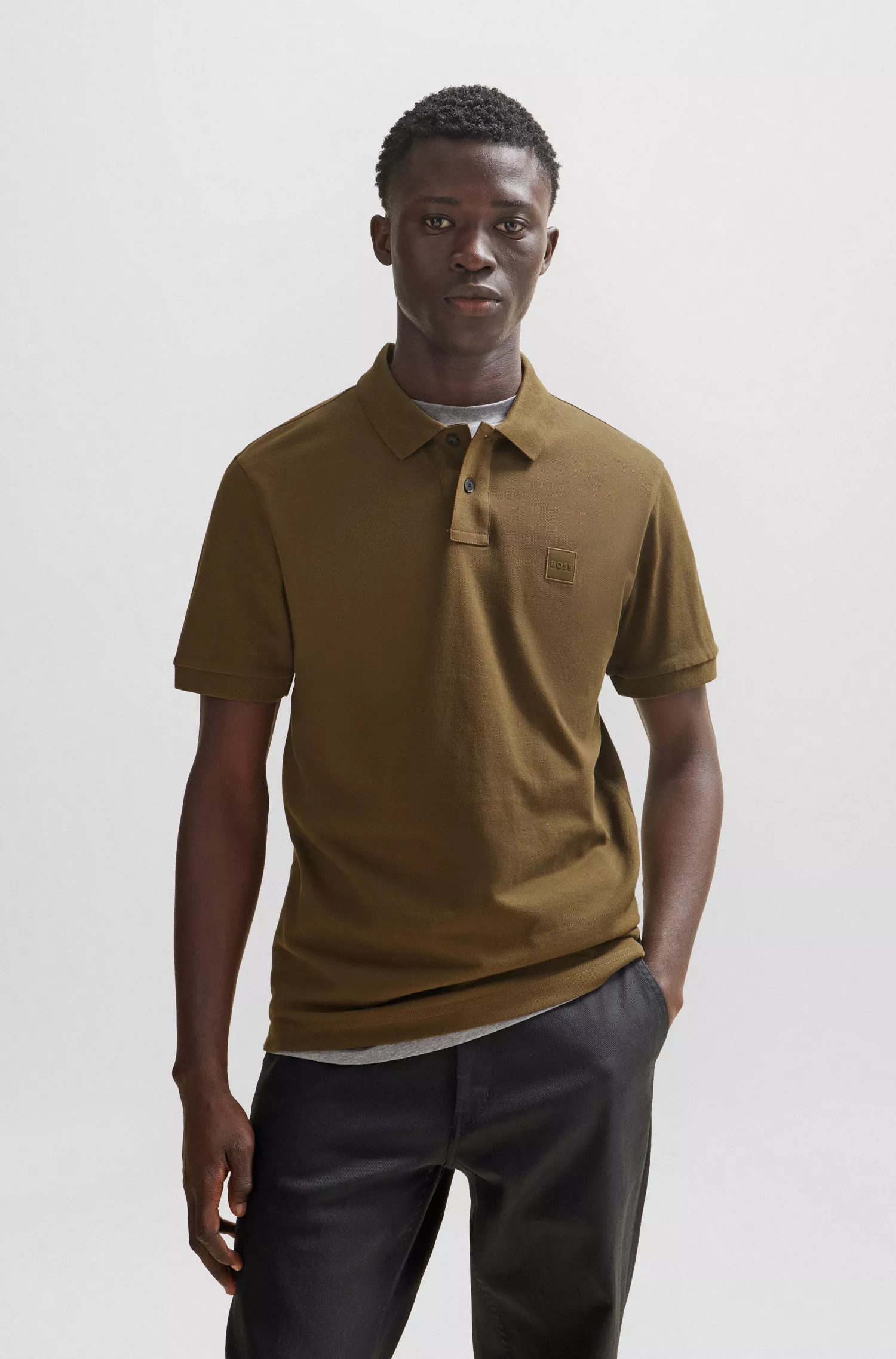 Camisa polo BOSS laranja, de algodão stretch, corte slim, com etiqueta de logotipo.