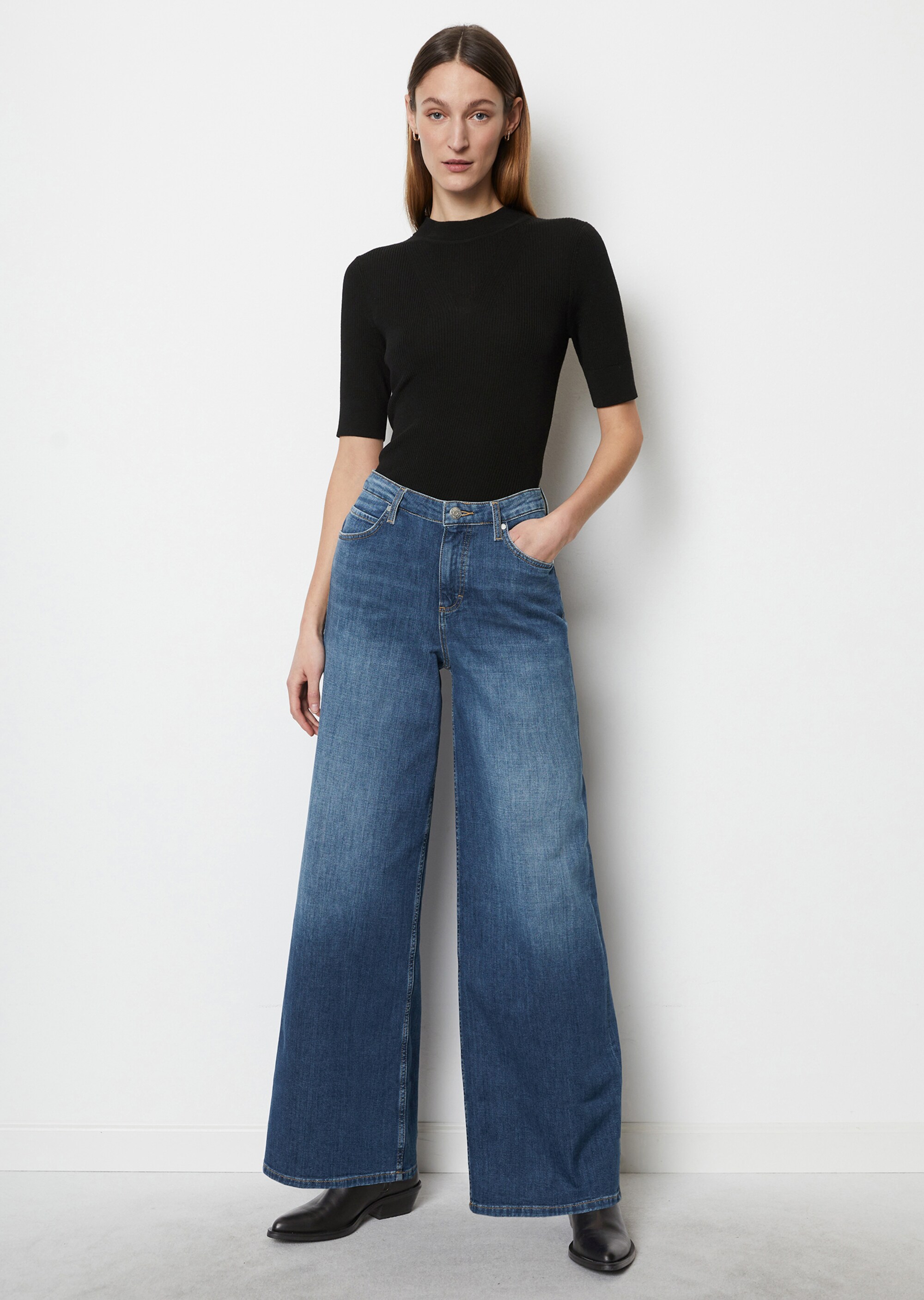 Ausgestellte High Waist Jeansaus Cashmere Touch Denim
