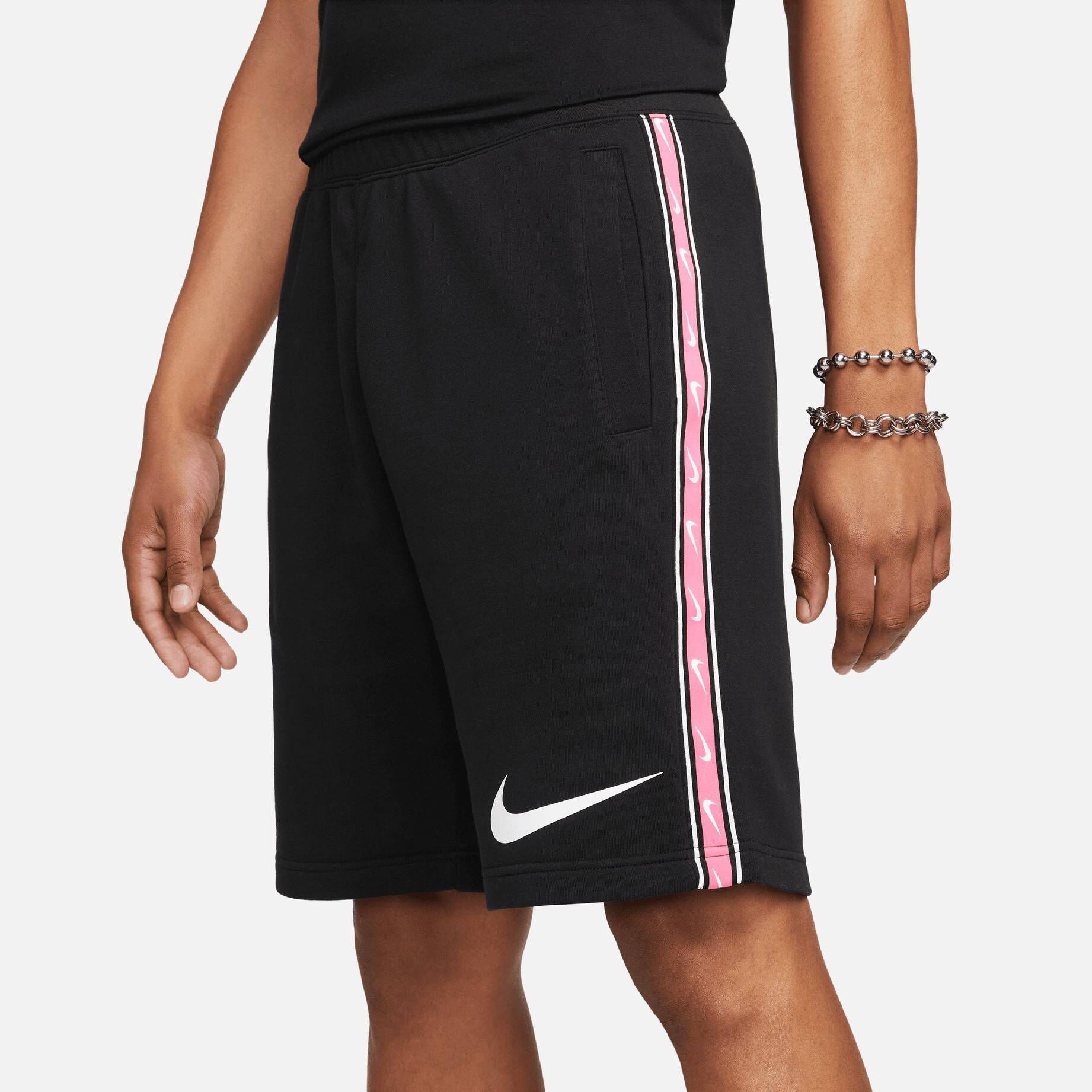 Nike Sportswear| Herren Shorts REPEAT