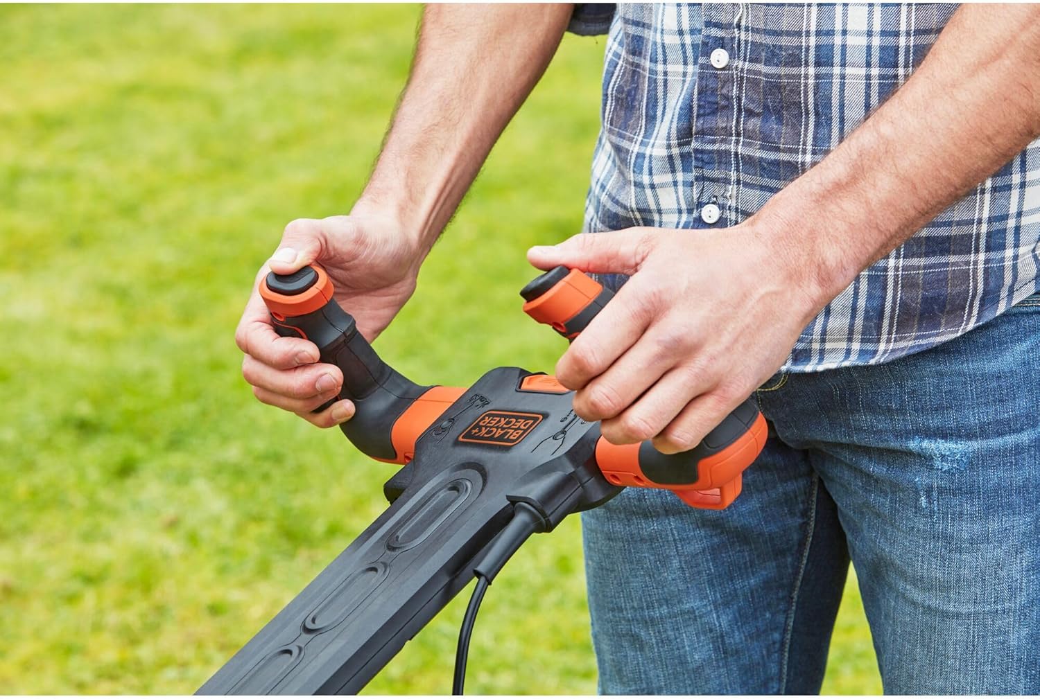 BLACK+DECKER Tondeuse Filaire 1600W, Tondeuse à Gazon Electrique 38 cm, 6 hauteurs réglables 20, 30, 40, 50, 60 et 70 mm, Tondeuse avec Poignée EASYSTEER 3 Positions, BEMW471ES-QS Orange