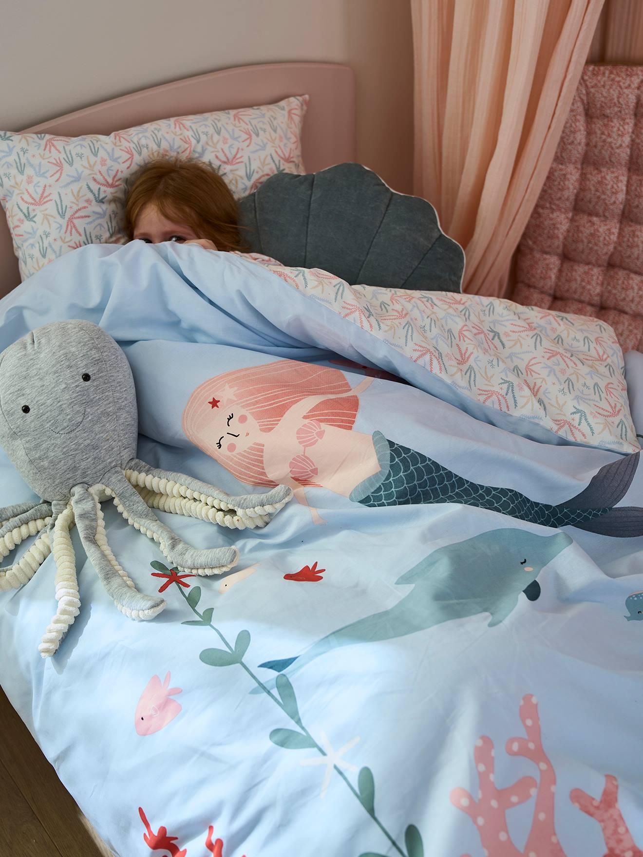 Conjunto infantil de capa de edredom e fronha OCEAN azul médio liso com estampas.