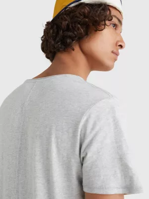 Camiseta Slim Fit com Decote em V