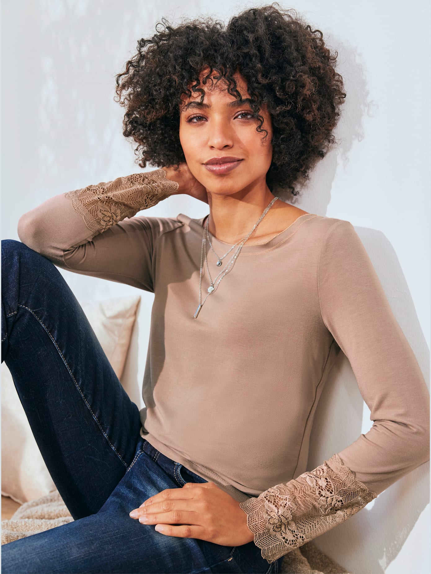 T-shirt dentelle aux manches