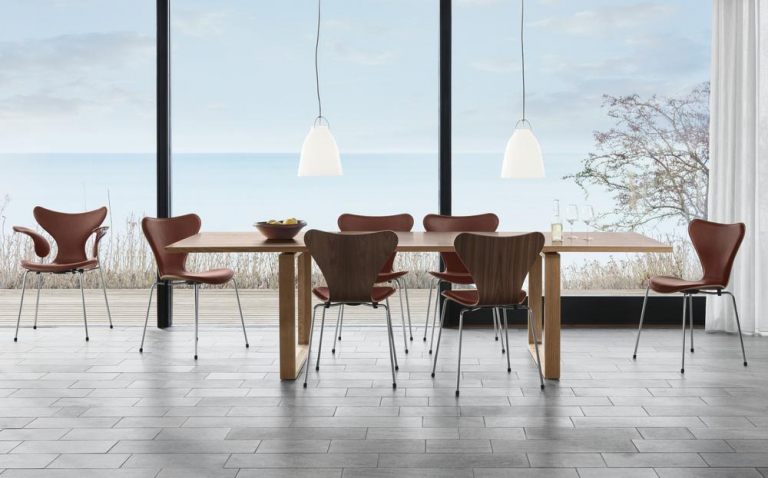 Fritz Hansen Lily gestoffeerde stoel met armleuning Grace black