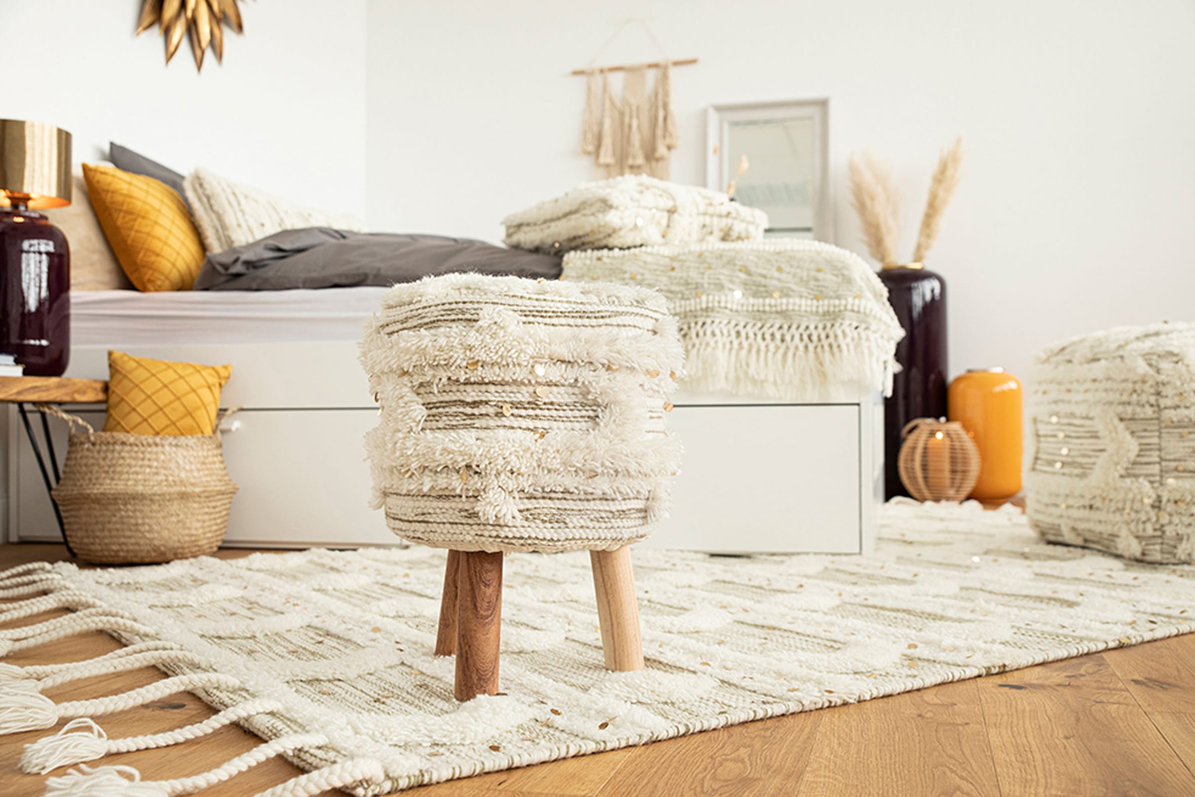 Kayoom Sitzhocker »Hocker Bohist 425, charaktergebende Strukturen mit Fransen und Quasten« 1 Stk. tlg. handgefertigtes Unikat, Boho-Style, gut kombinierbar