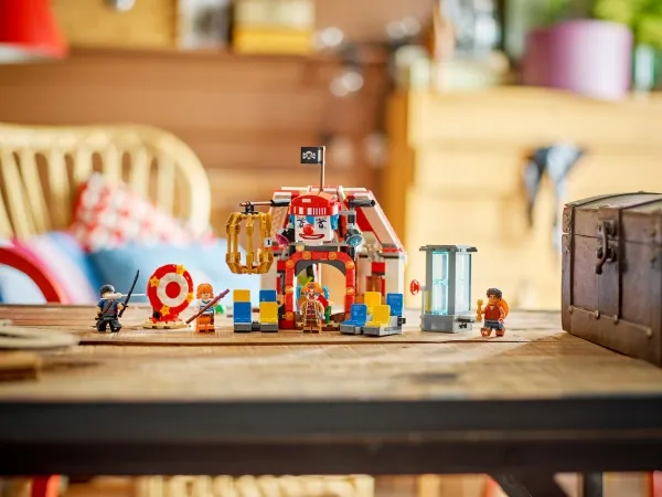 LEGO ONE PIECE 75637 Klovnen Buggys cirkustelt