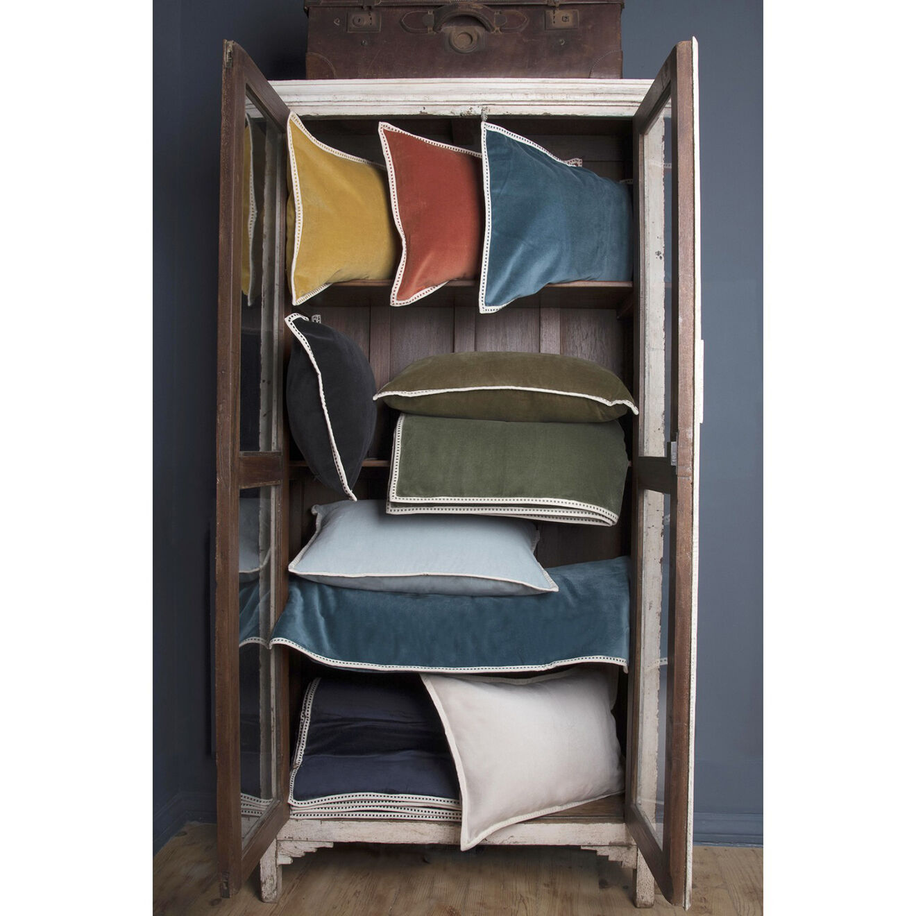 Febronie Housse de coussin velours Ella bleu nuit