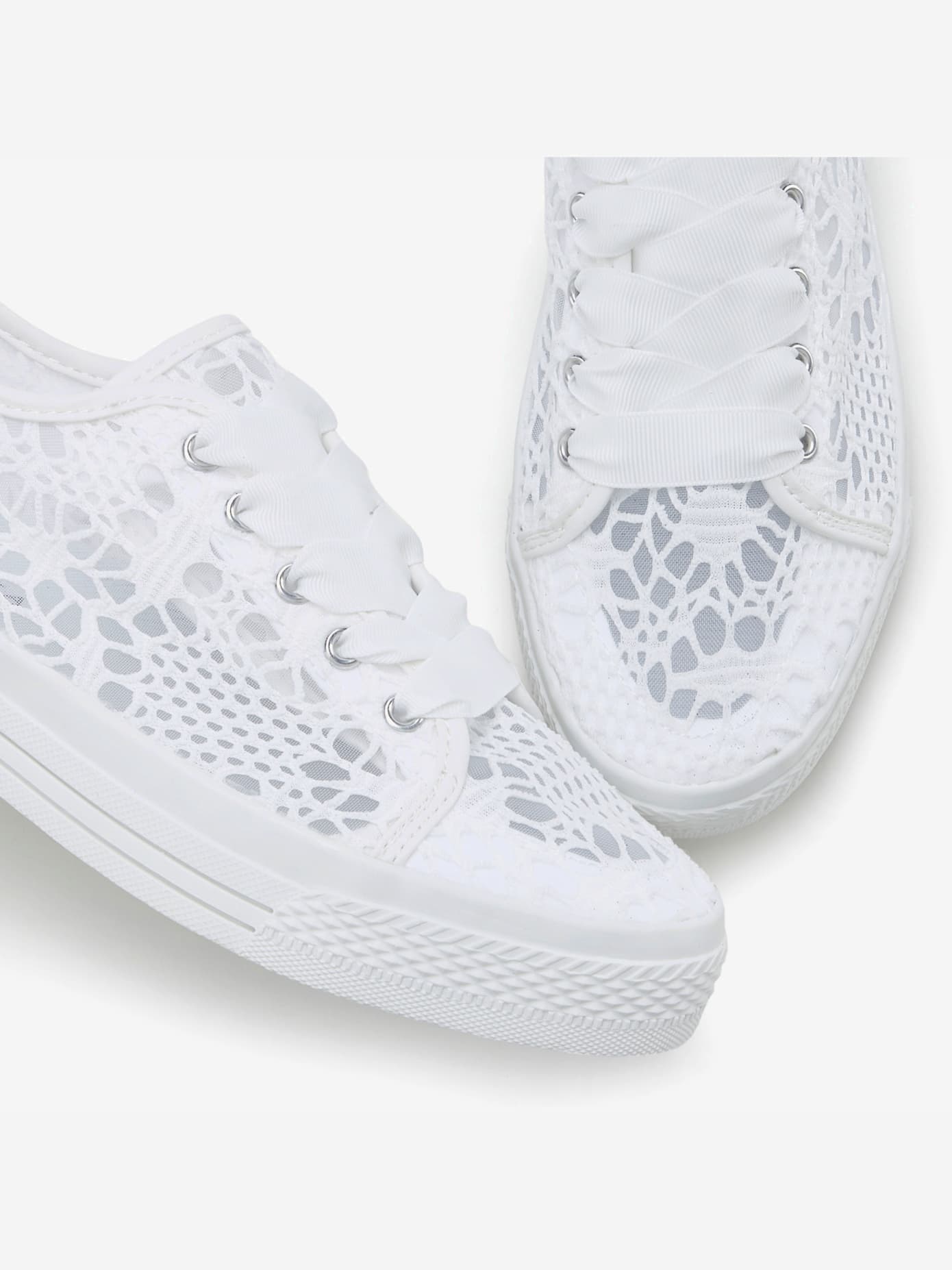Baskets sneakers avec dentelle tendance et semelle compensée légère