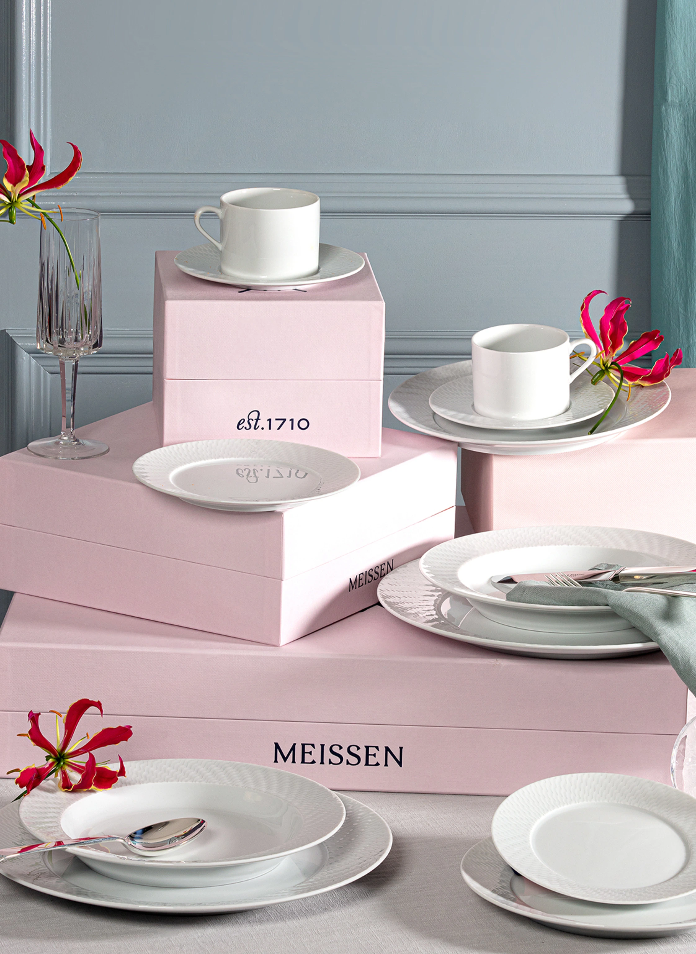 MEISSEN PORZELLAN-MANUFAKTUR Kaffeetasse NO.41 WELLENSPIEL mit Untertasse