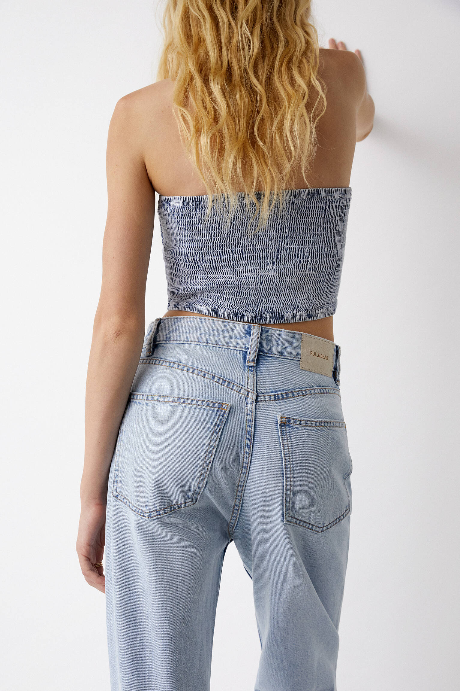 CALÇA JEANS BARREL DE CINTURA MÉDIA - AZUL CLARO