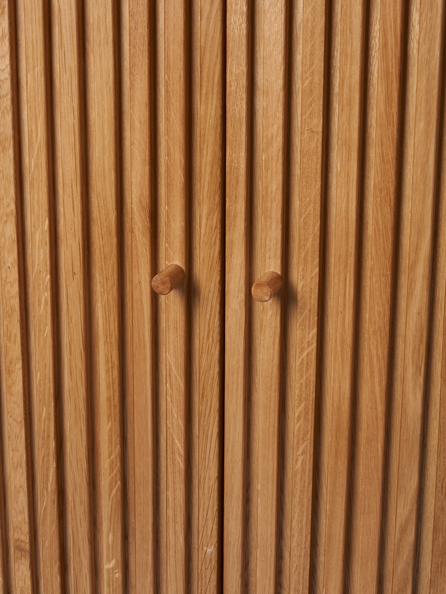 Træskab | MDF/egefiner/eg. 57,5 x 33 x 90 cm. | Nature