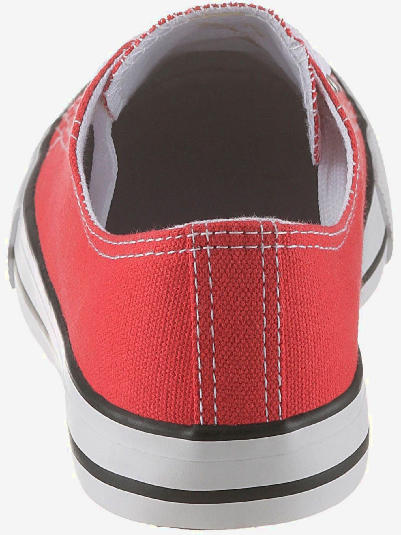 Baskets sneakers basiques parfaites avec un jean