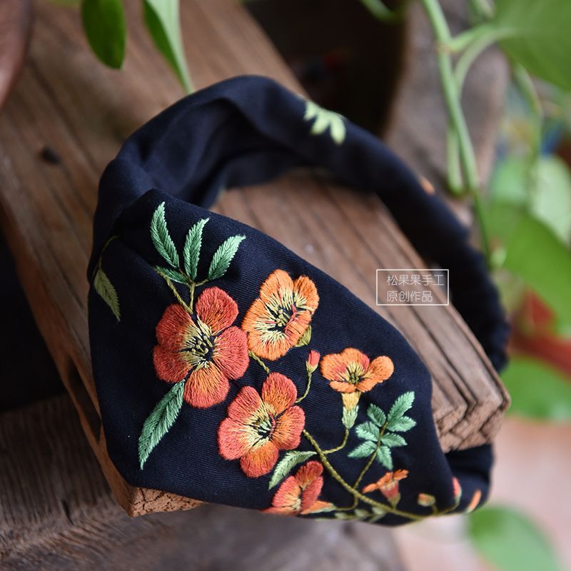 Embroidery Kingdom - DIY-borduurpakket voor een bloemenhoofdband