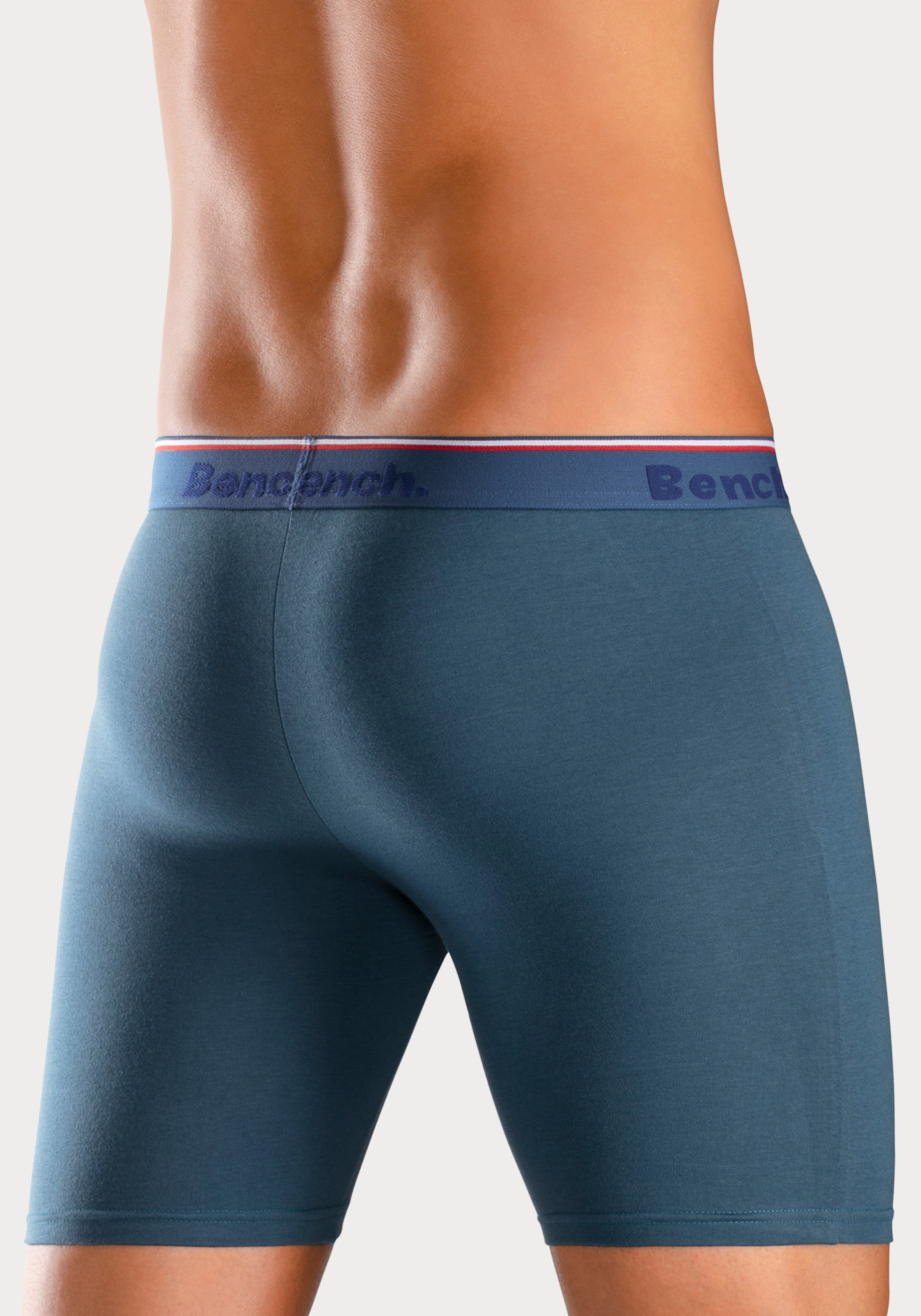 Bench. Langer Boxer in rot, blau, anthrazit, schwarz