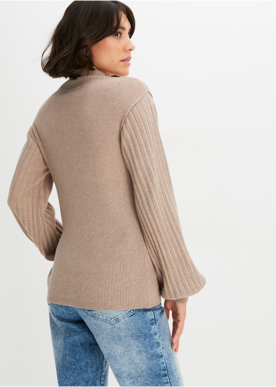 Pull à patte de boutonnage