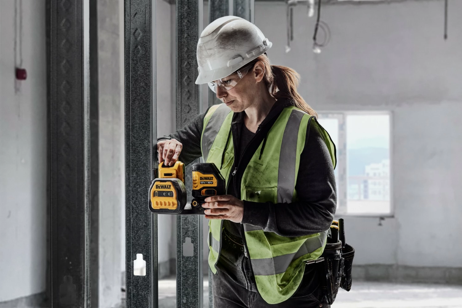 DeWALT DCE088D1G18 12V / 18V Li-ion XR Accu Zelfnivellerende kruislijnlaser set (1x 2.0Ah) in TSTAK koffer - groen