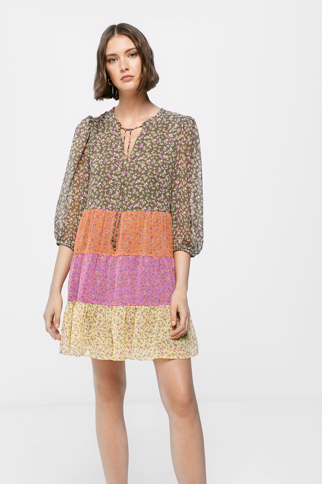 Vestido com painéis estampados