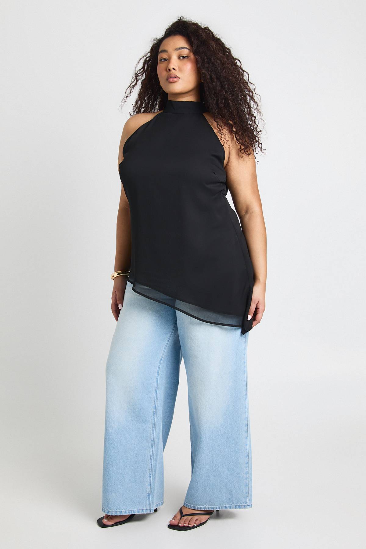 boohoo Haut Long Asymétrique En Mousseline Grande Taille