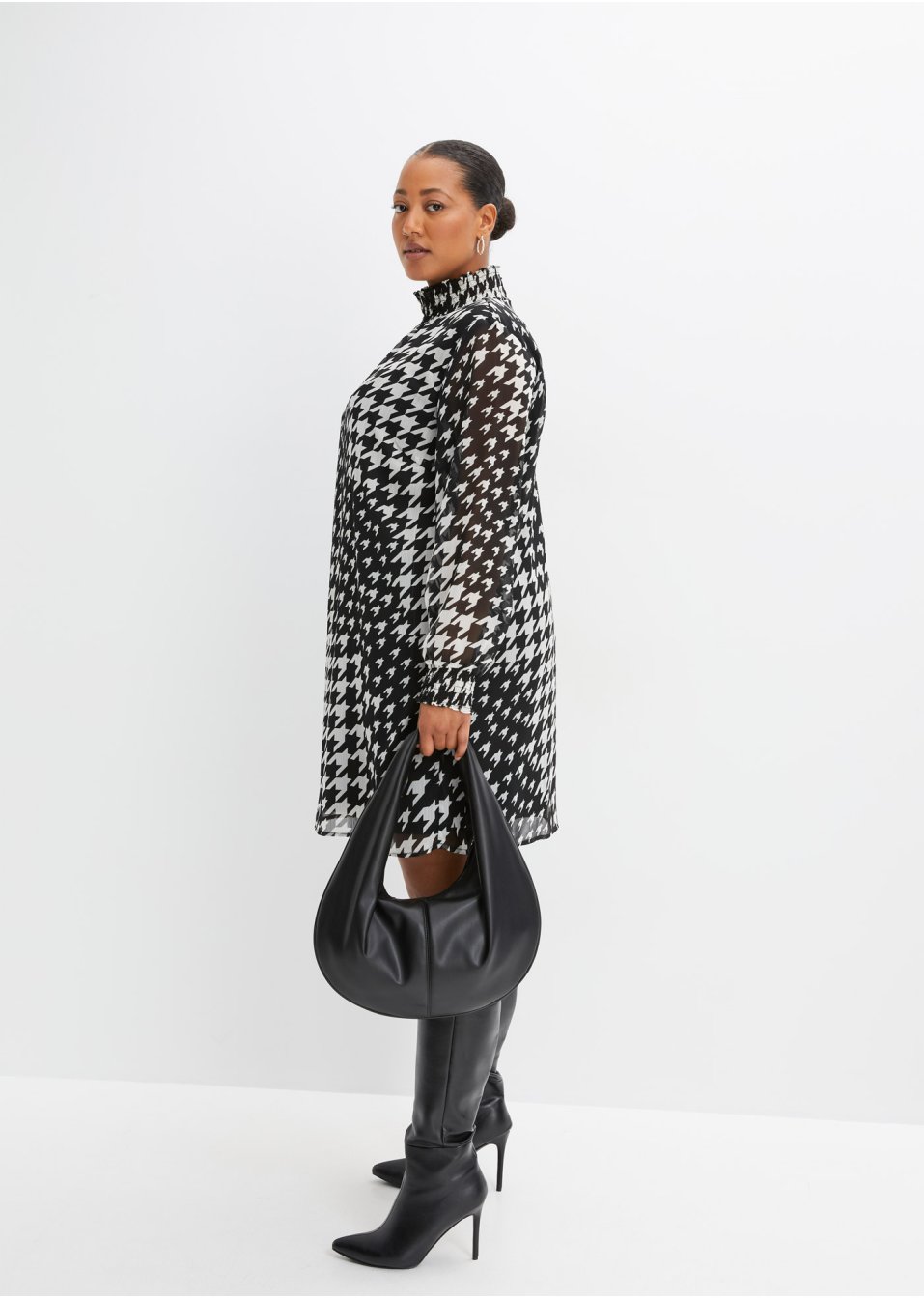 Robe en chiffon avec col smocké