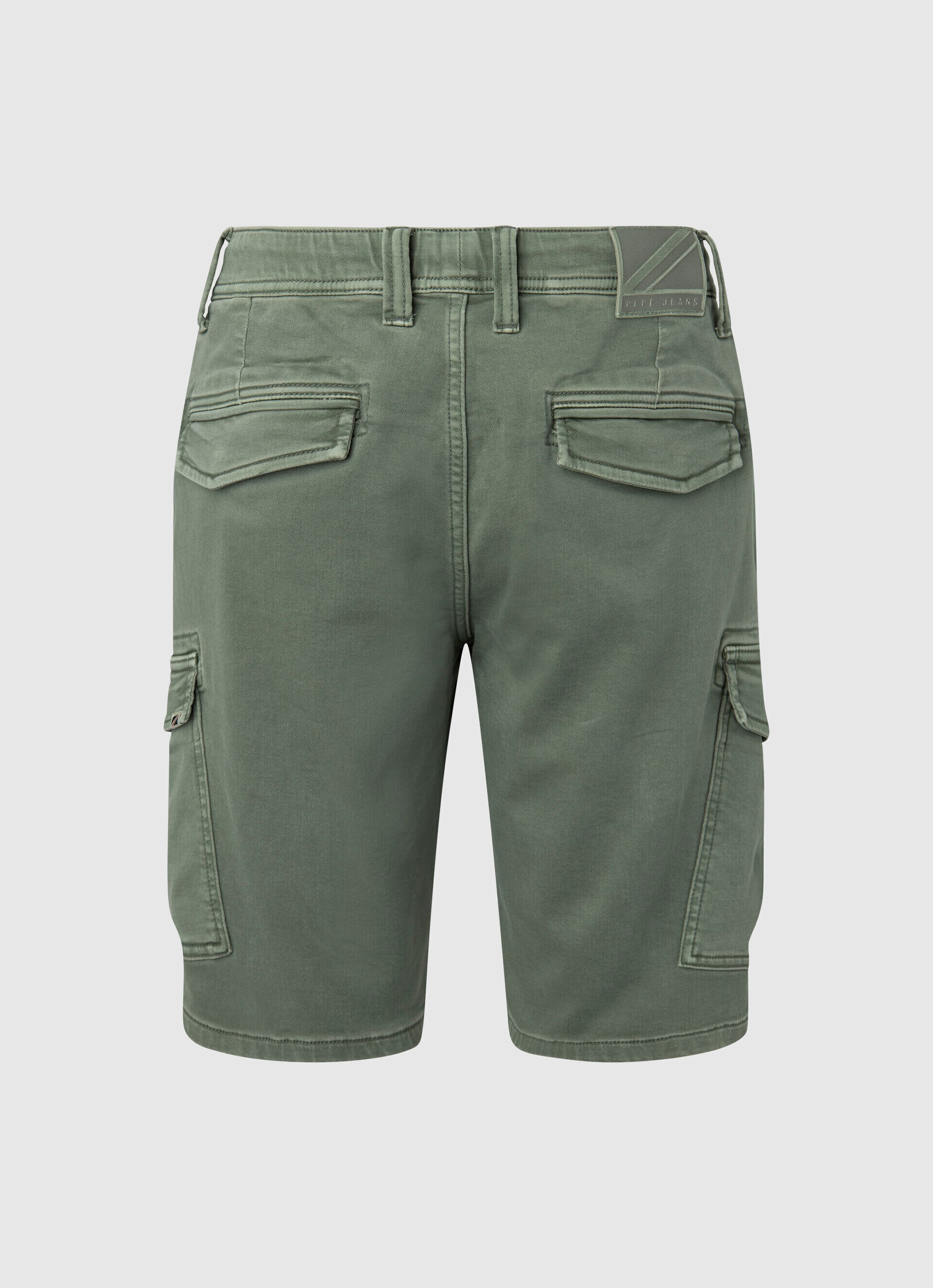 Bermuda cargo de corte regular - verde-musgo