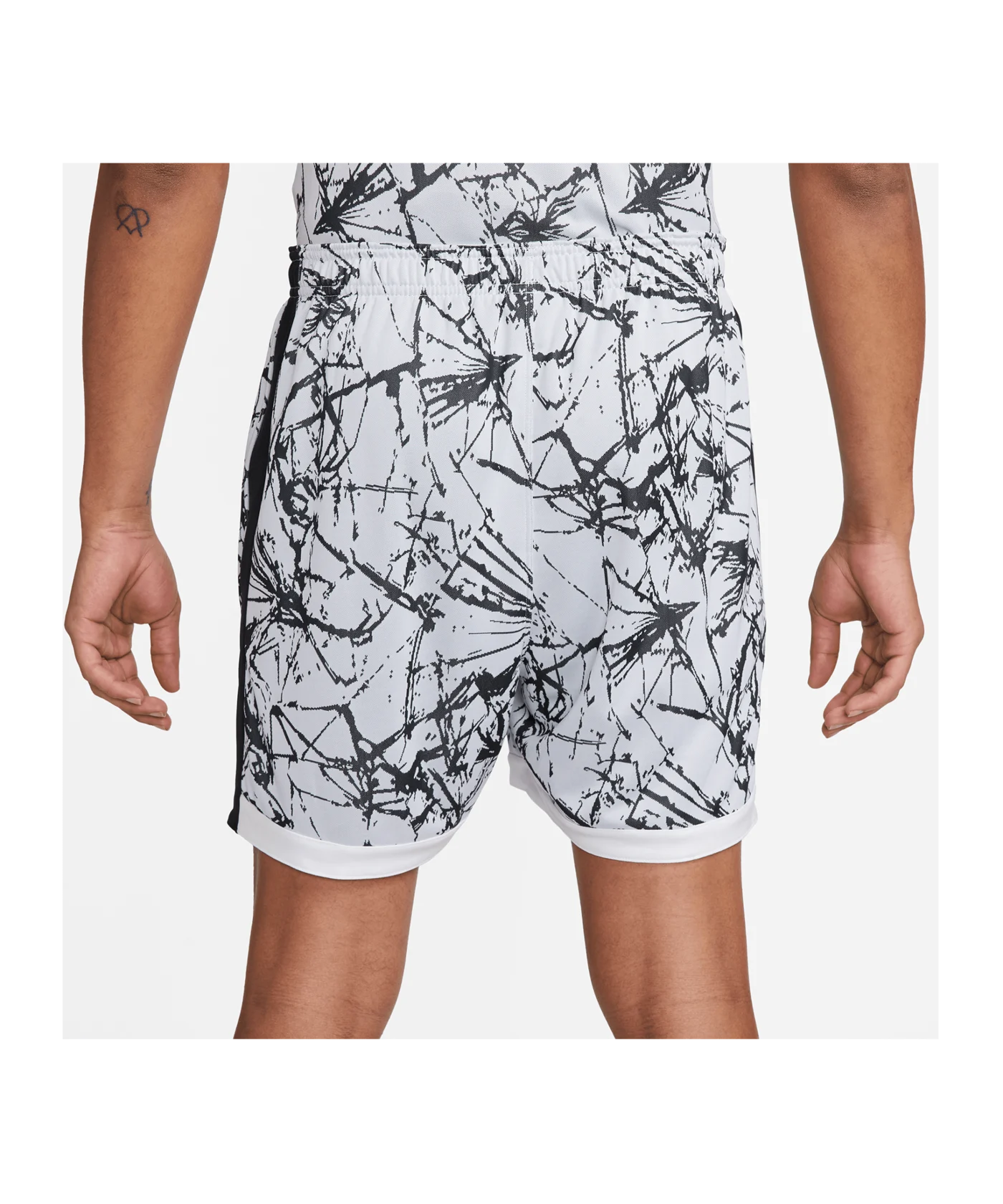 Nike F.C. 5inch Short Weiss F100