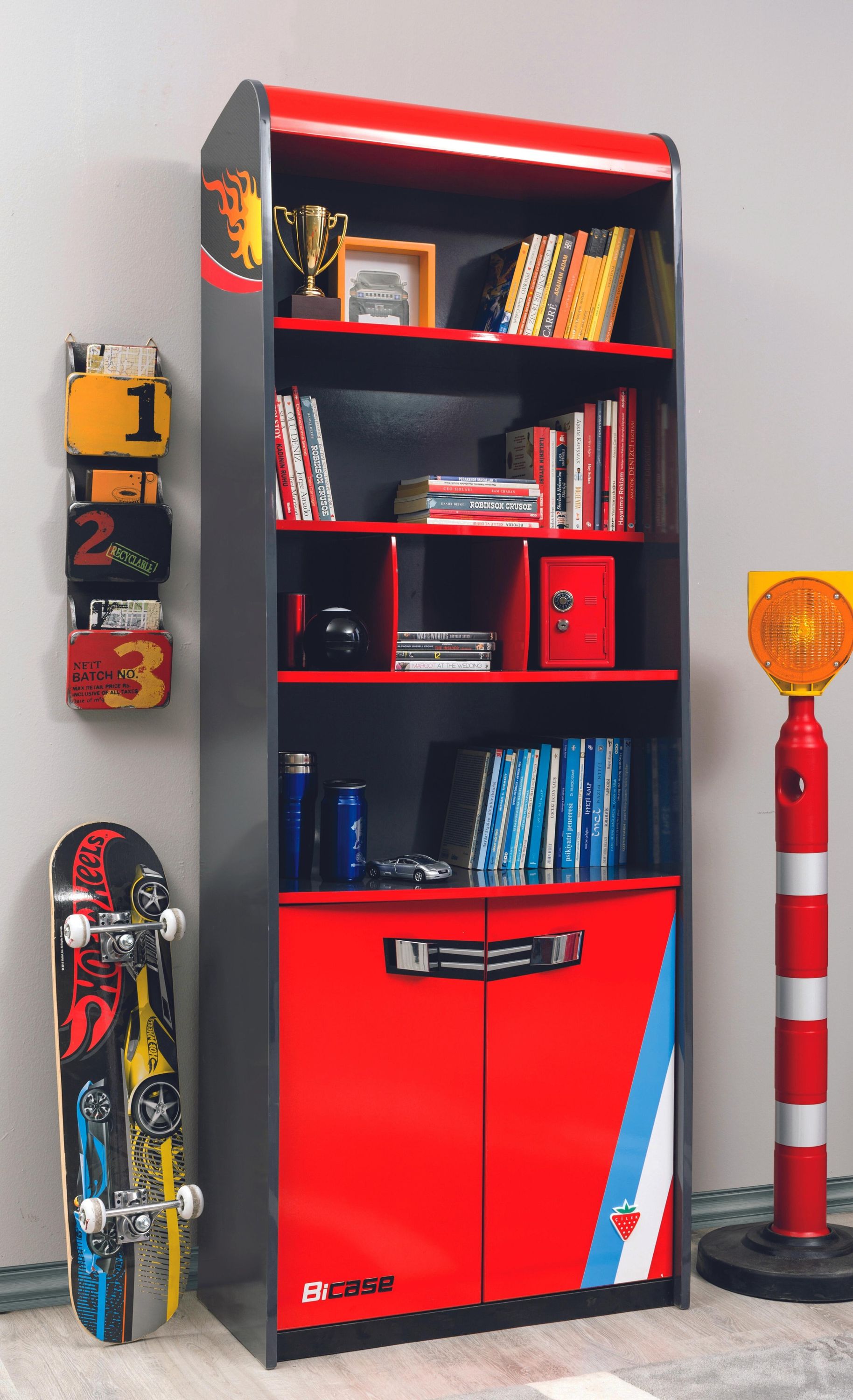 Kinderzimmer Bücherregal mit vier Böden und Schrank