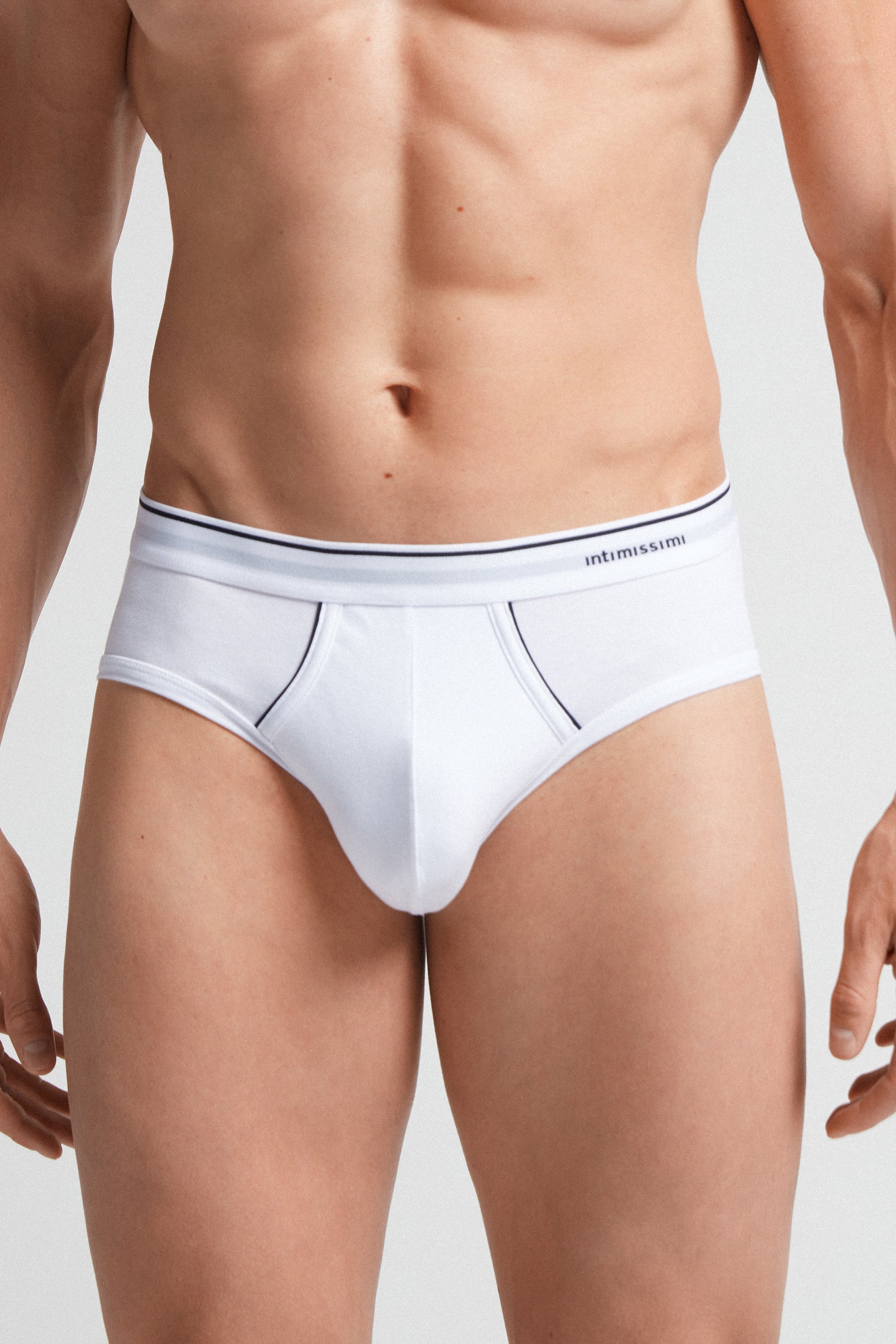 Cuecas de algodão Supima com elasticidade visível.
