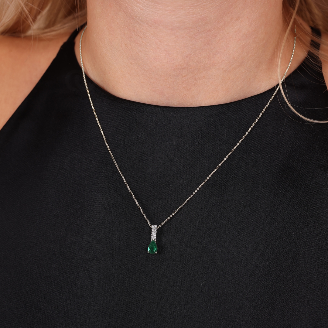 Anhänger 750/18 K Weissgold mit Smaragd & Diamanten 0.05 ct H/si