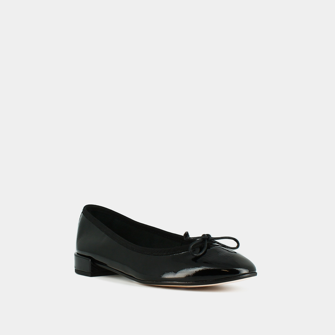 Ballerines à bouts ronds  en vernis plissé noir