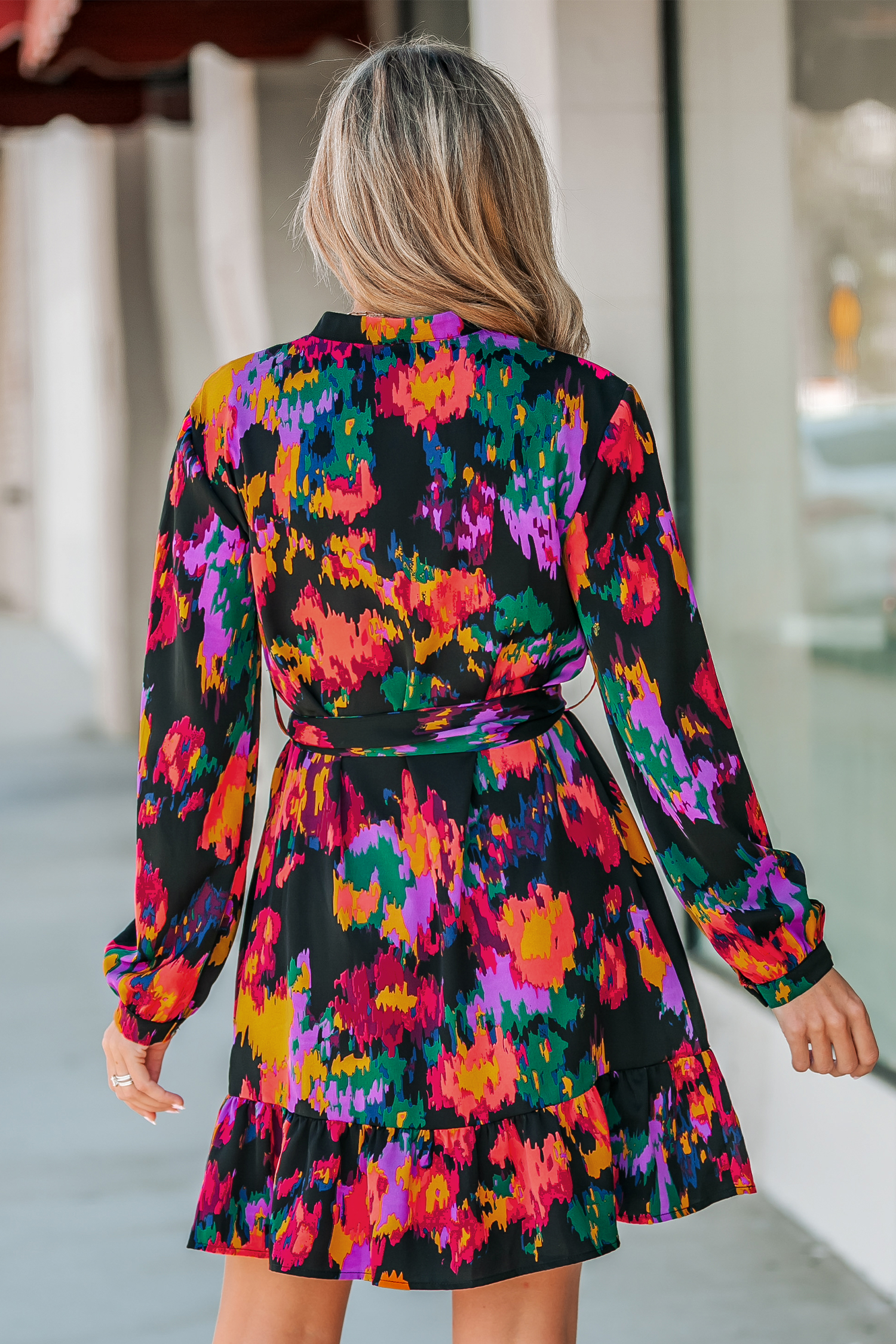 Robe mini avec ceinture à imprimé abstrait