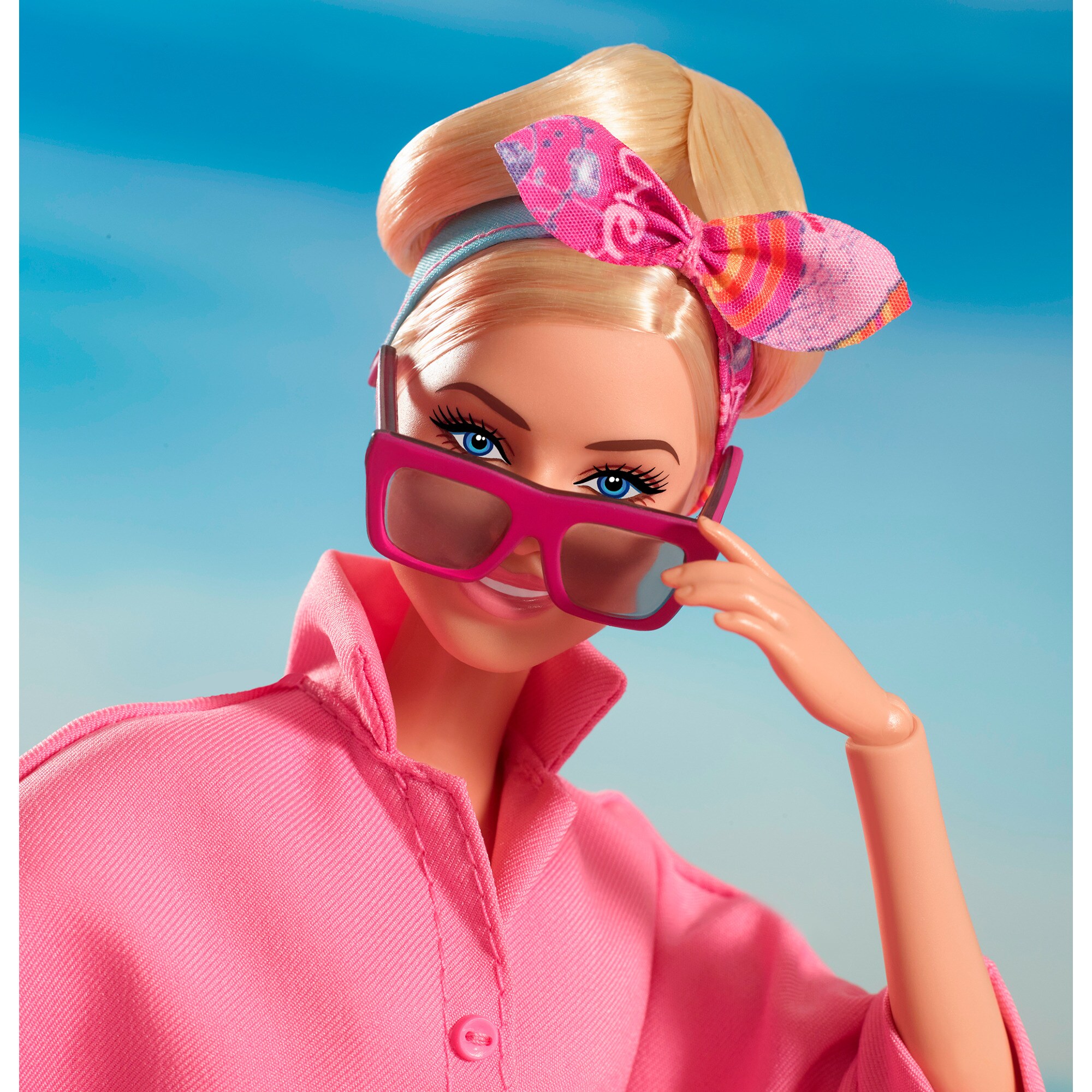 Mattel Puppe Barbie The Movie - Margot Robbie als Barbie: Puppe im rosa Jumpsuit