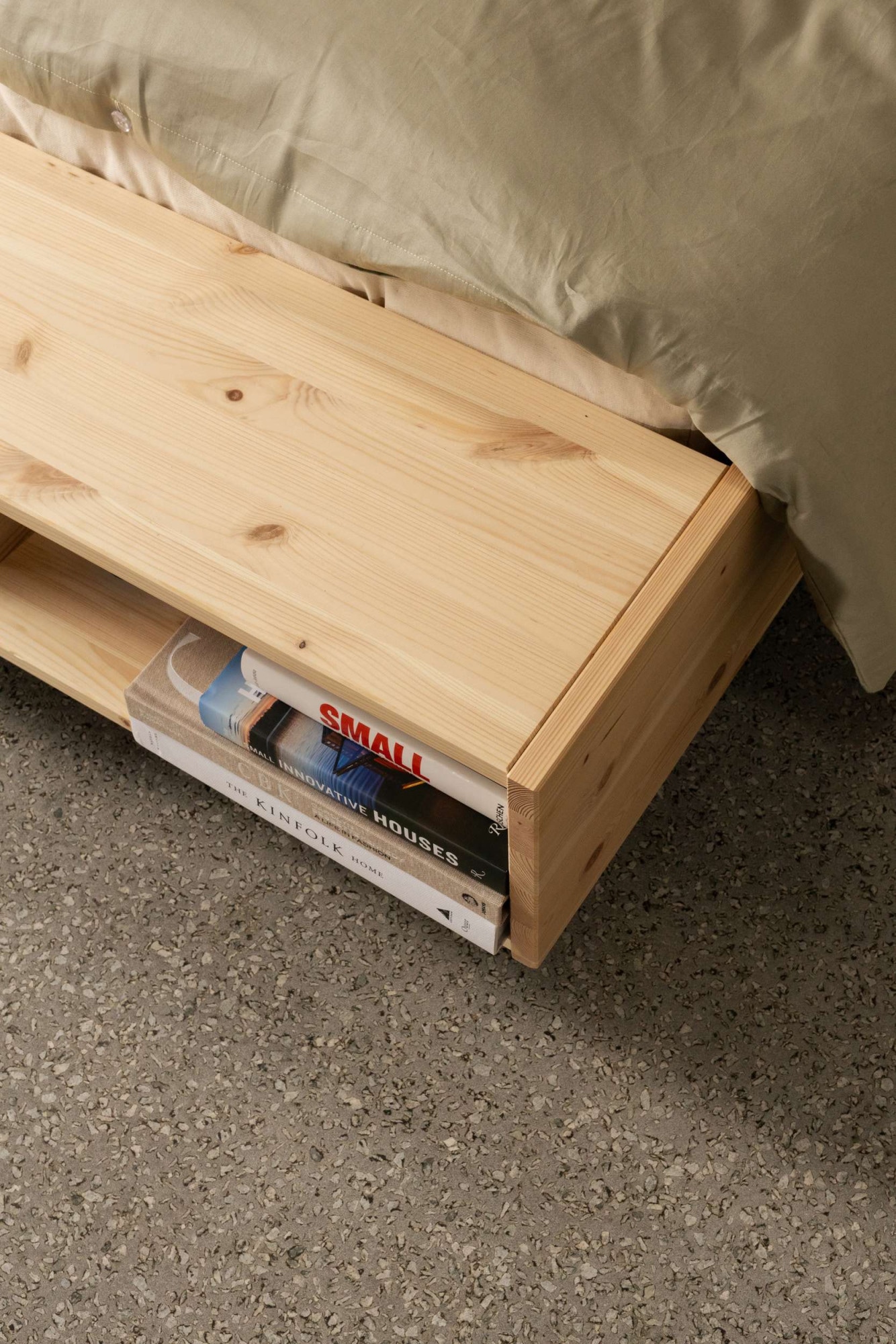 Karup Design Stauraumbett »Merge Bed Bettgestell m. integrierter Bank m. Stauraum, mehrere Grössen« inkl. Lattenrost, excl. Matratze, FSC®-zertifiziertes Massivholz