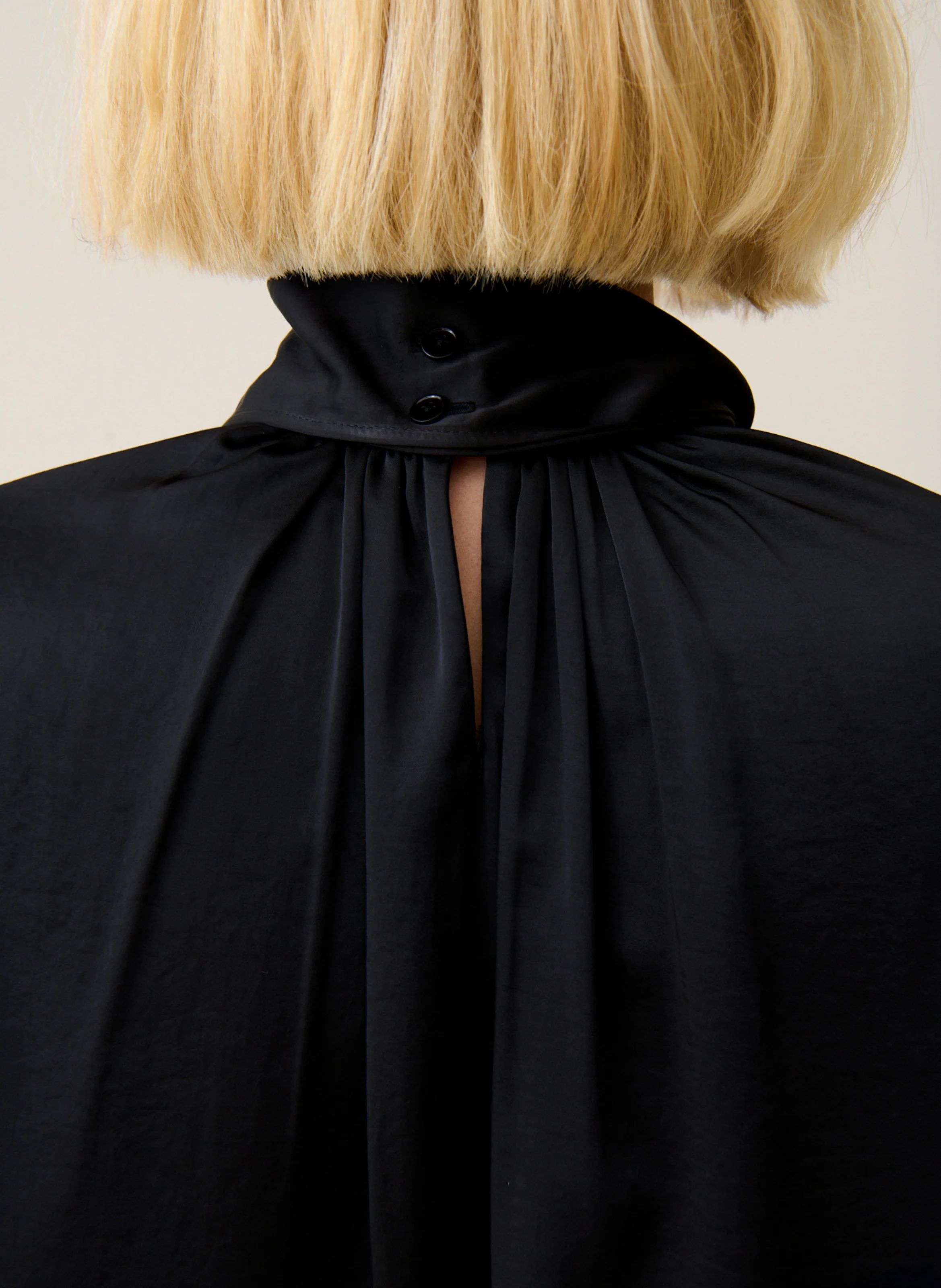 Robe fluide col lavallière | Noir