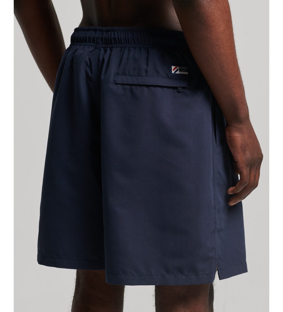 Calção de banho Superdry de 48 cm com apliques, feito de material marinho reciclado.