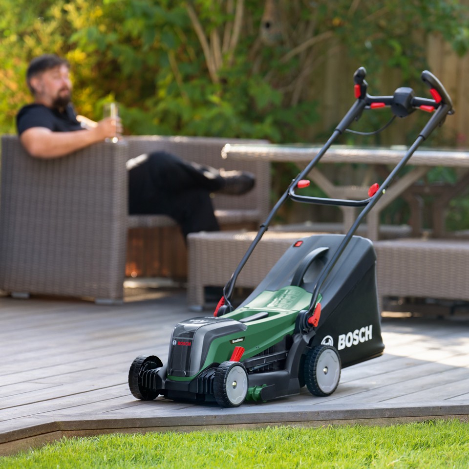 Bosch - UniversalRotak - Plæneklipper - 2x18V 37-550 Solo ( Batteri & Lader Ikke Inkluderet )