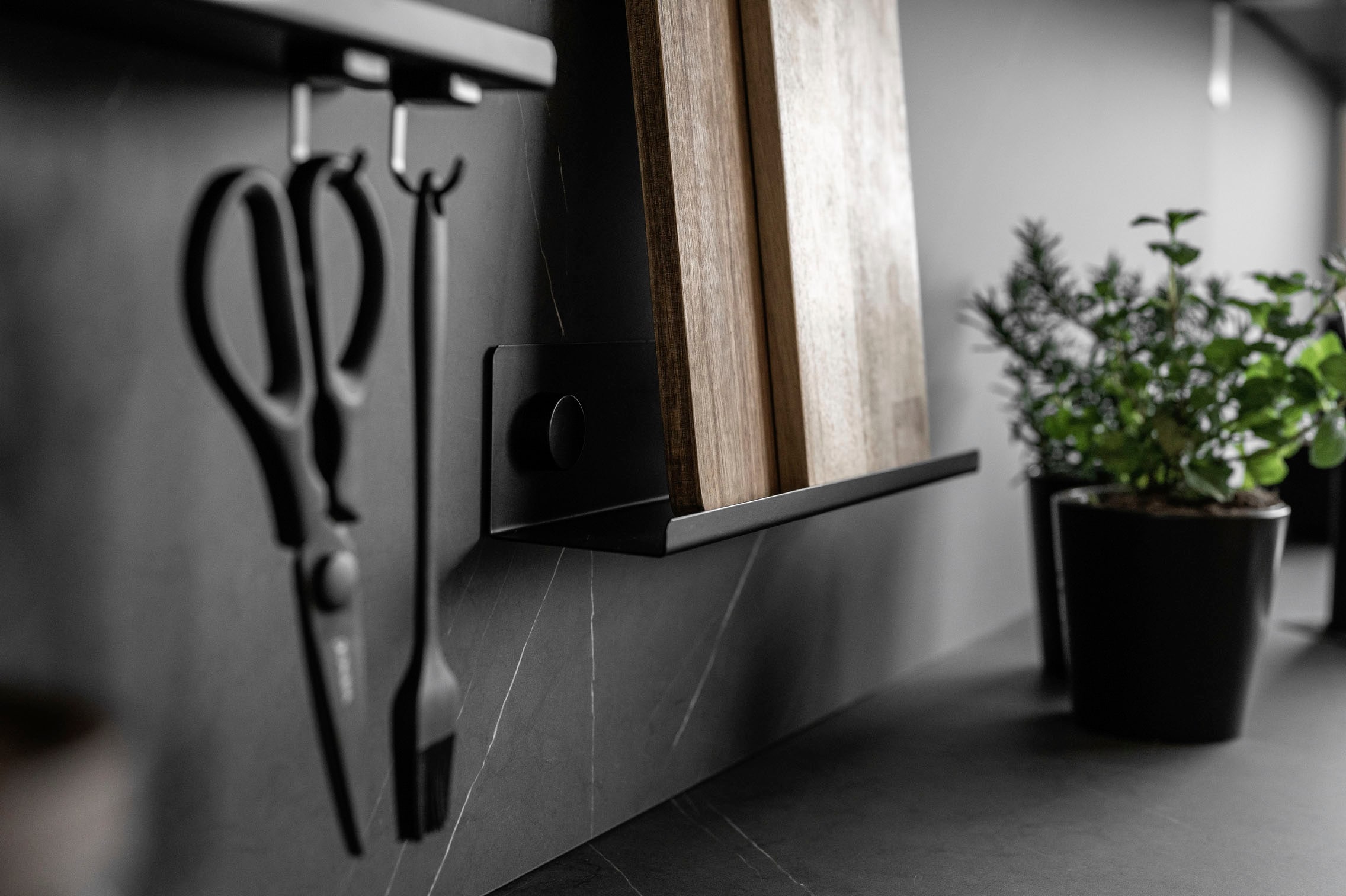 WENKO Gewürzregal »Modell Jet M« Küchenregal für die Wand, Industrial Style, pulverbeschichtetes Metall