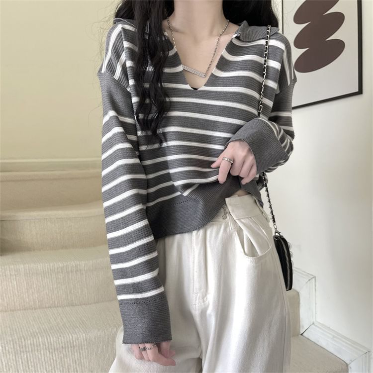 Robynn - Gestreepte crop top met lange mouwen, V-hals en kraag
