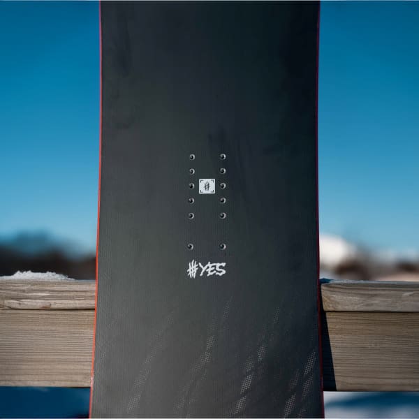 Planche de snowboard YES STANDARD