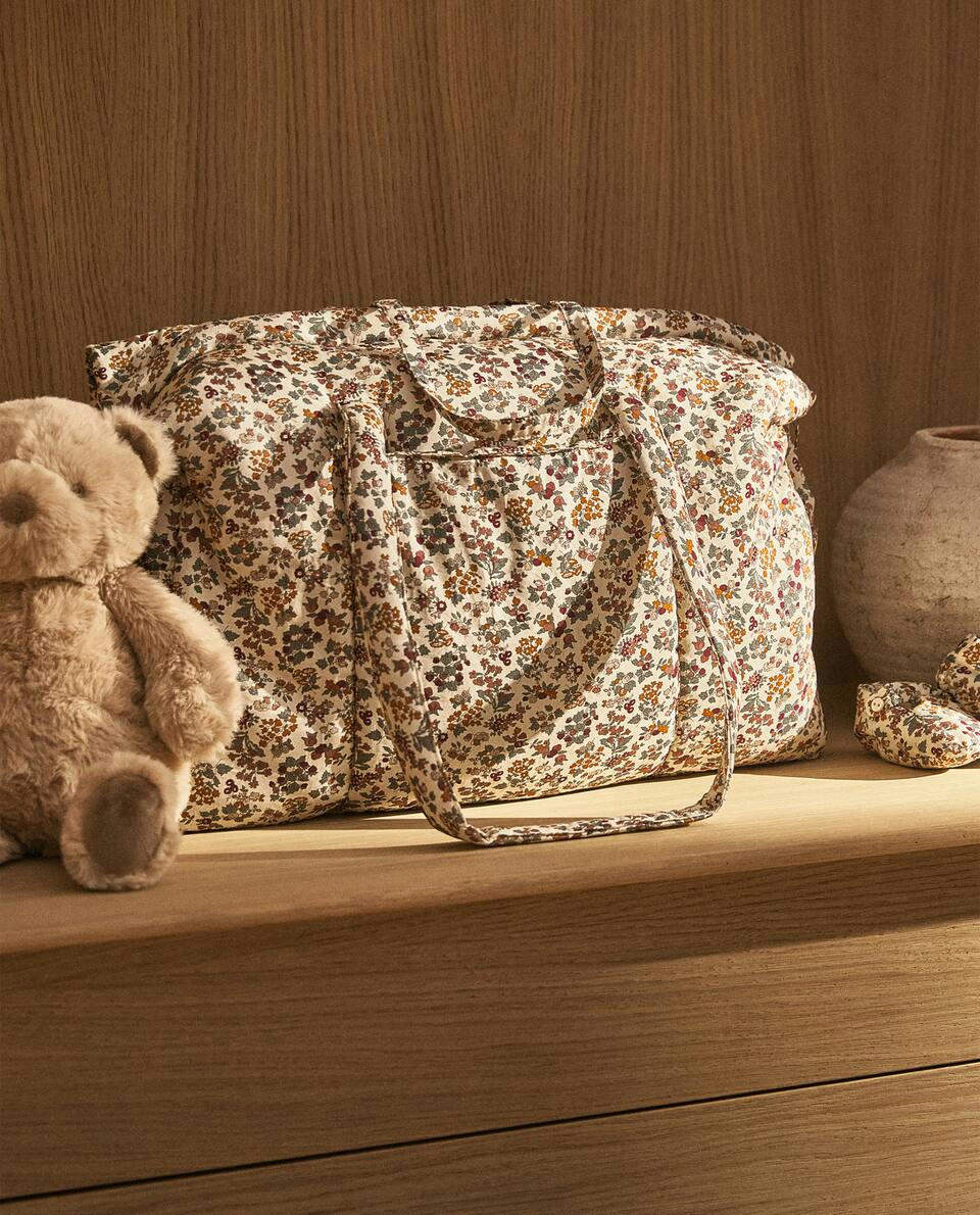 Bolsa de maternidade infantil em tecido com estampa floral
