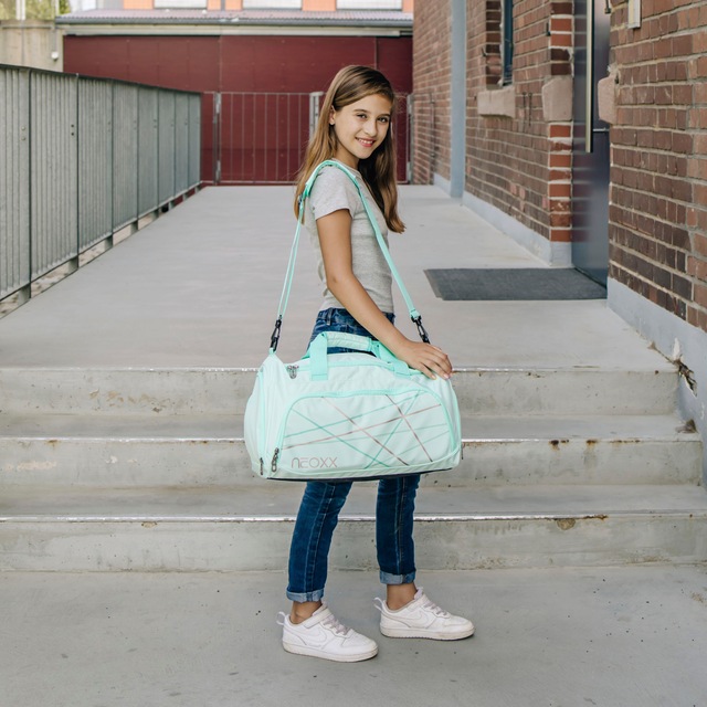 neoxx Sporttasche »Move, Mint To Be« teilweise aus recyceltem Material
