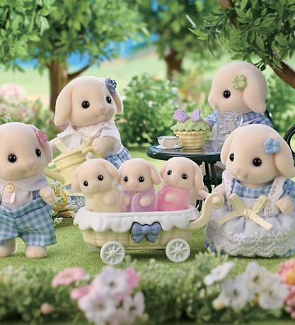 Sølvanian Families - Flora Rabbit Family - 5735