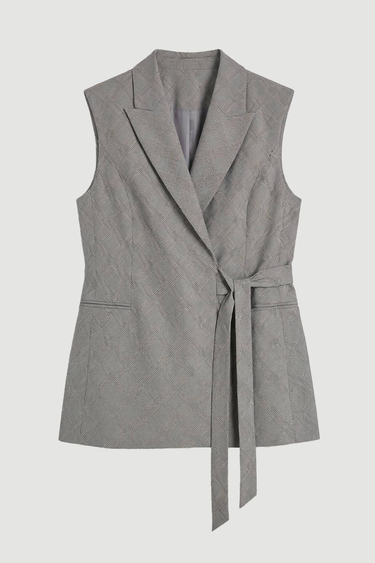 KarenMillen Blazer Sans Manches Grande Taille À Carreaux Avec Détail Cache-cœur Et Coupe Tailleur Souple